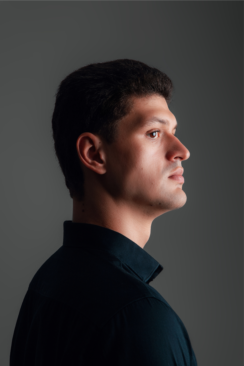 Mayco Alexsandro em retrato de perfil